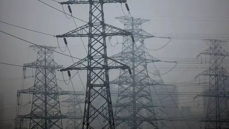 Bakan Bayraktar: Türkiye'nin elektrik iletim ve dağıtım hatlarında hiçbir sorun yok
